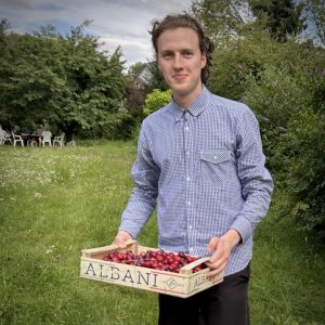 Max, der Vorleser, mit der Ernte